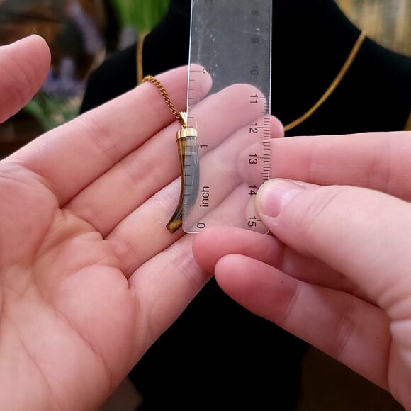 Vintage Tiger’s Eye Horn Pendant Necklace on Gold Tone Chain Boho Retro Jewelry - Picture 8 of 10